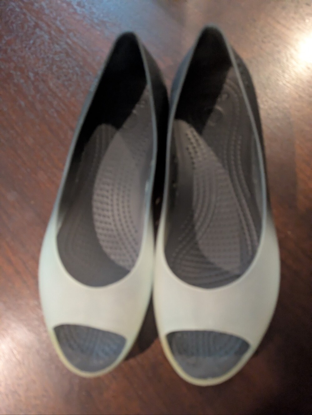 Crocs Size 6 - Picture 2 of 4